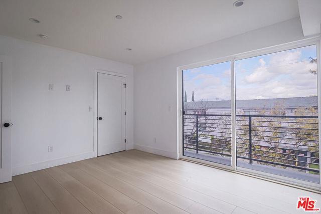 Foto del edificio - 11810 Gilmore St