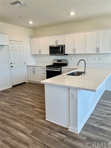 Foto del edificio - 1592 Redwoods Drive Pl