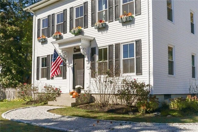 Foto del edificio - 243 Maple Ave