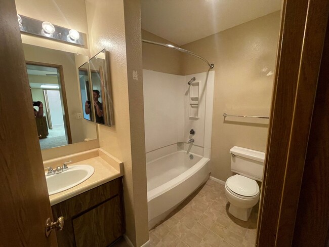 Building Photo - 1 Bedroom/ 1 Bathroom South Reno Condo