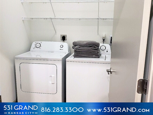 One-bedroom laundry area - 531 Grand