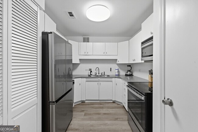 Foto del edificio - 3645 Peachtree Rd NE