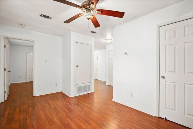 Foto del edificio - 2610 E 3rd St