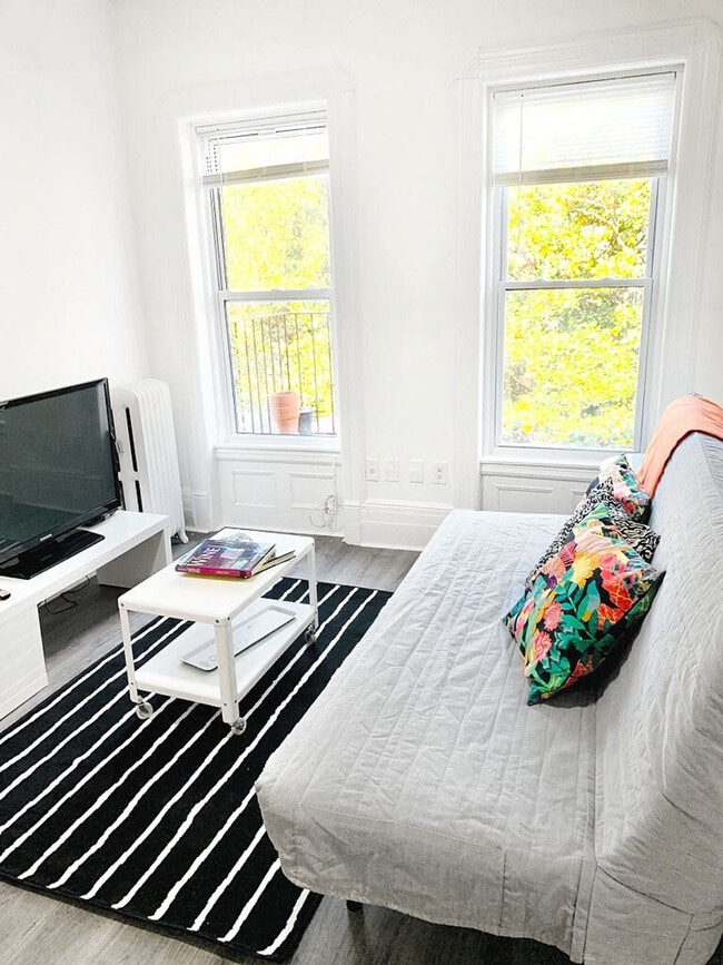 Building Photo - 206 W 138th St