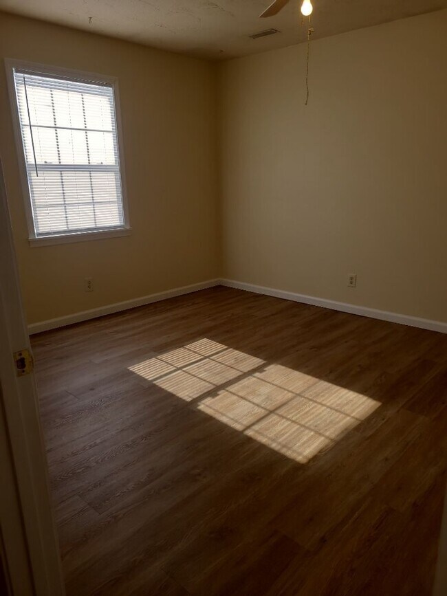 Foto del edificio - Piggott Duplexes