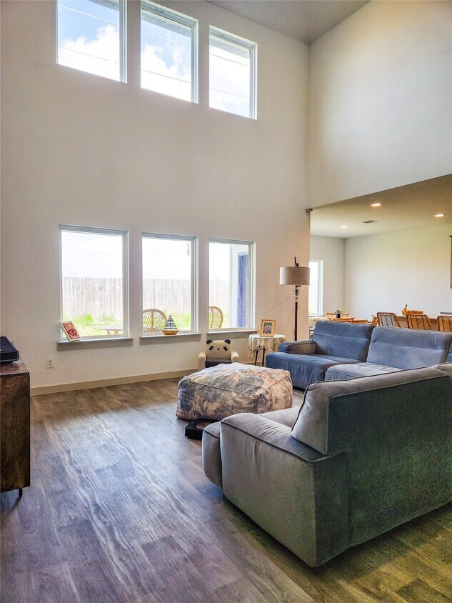 Primary Photo - 7219 Sunbreeze Ln