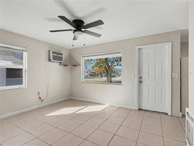 Foto del edificio - 42 Princeton Ave