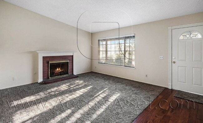 Building Photo - Lovely Single Story 4 Bed/2 Bath Home In R...
