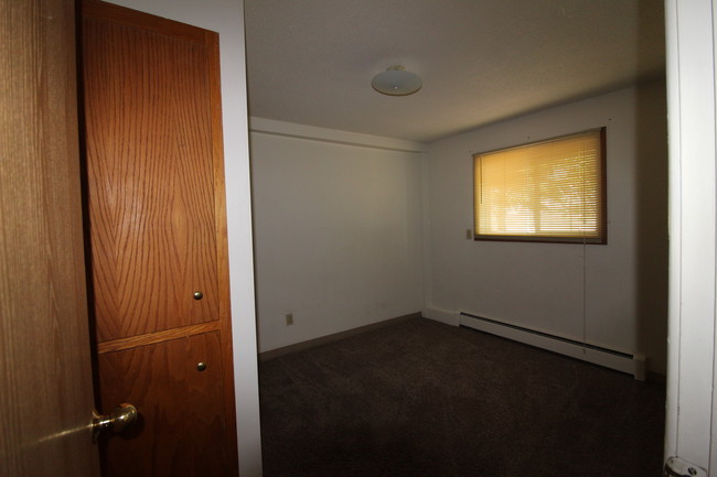 Small 1 BR Bedroom - Rock Ridge