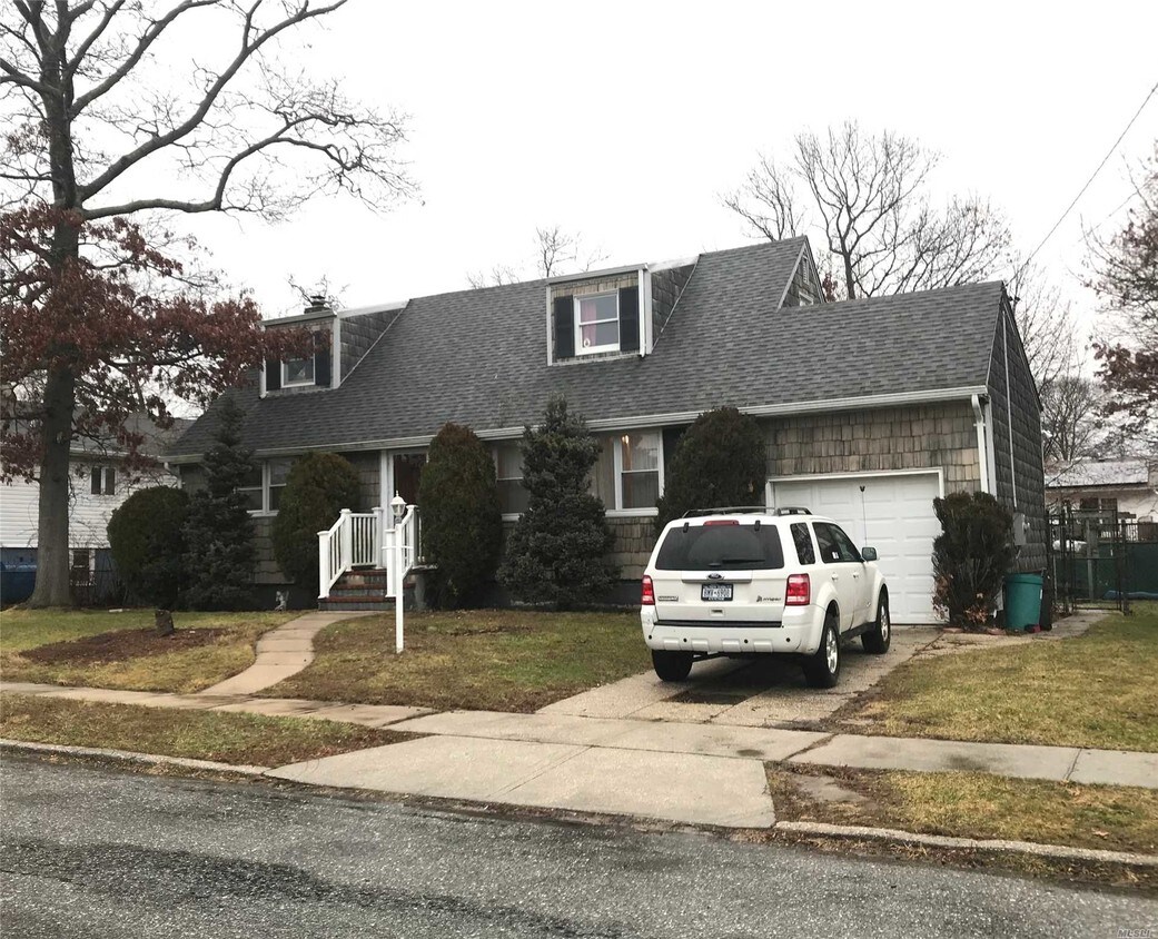 Primary Photo - 364 S 15th St