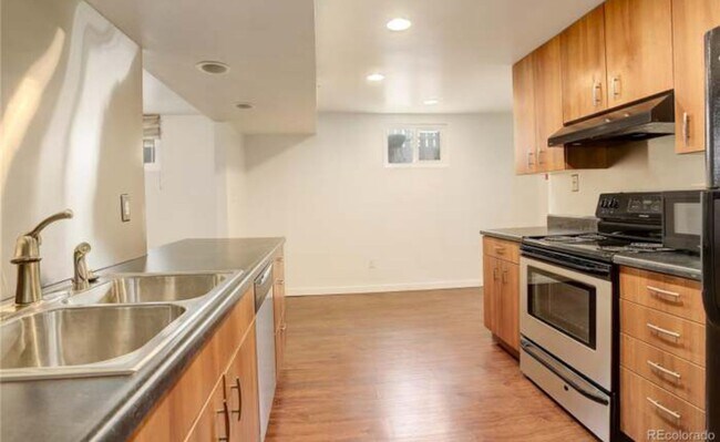 Foto del edificio - West Highlands Garden Level  2-bedroom 1-b...