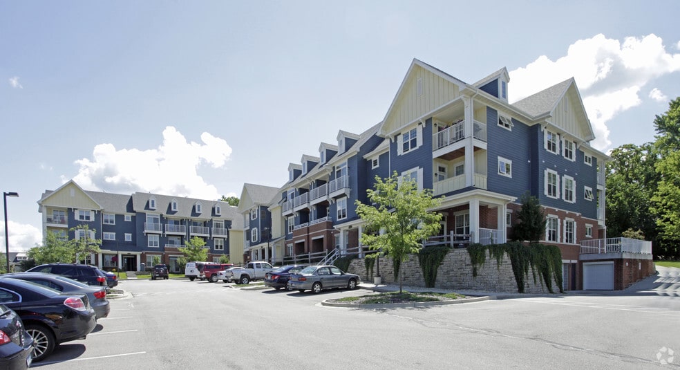 Delafield Lakes Apartments