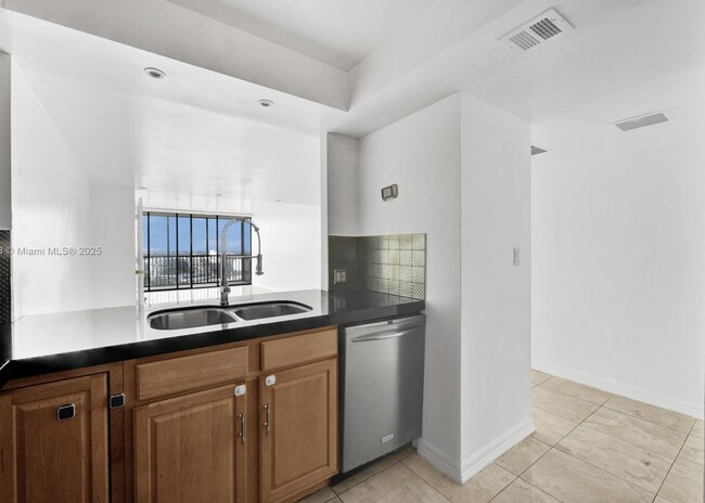 Building Photo - 20335 W Country Club Dr