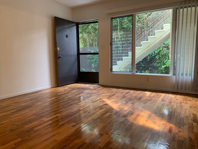 Building Photo - 807 3rd St