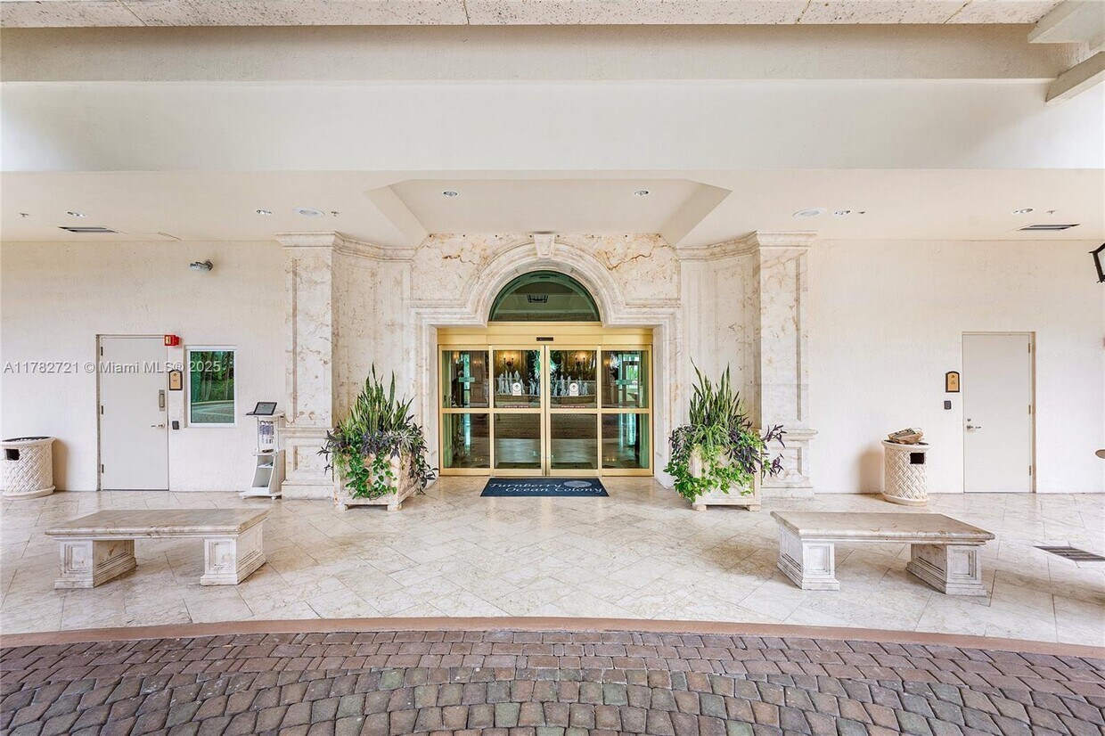 Primary Photo - 16047 Collins Ave