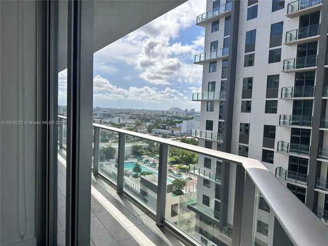 Foto del edificio - 1010 SW 2nd Ave