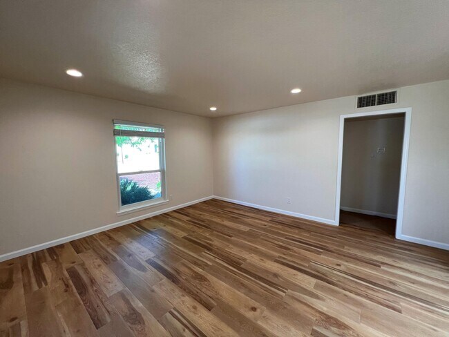 Foto del edificio - 4328 Magnolia Dr NE