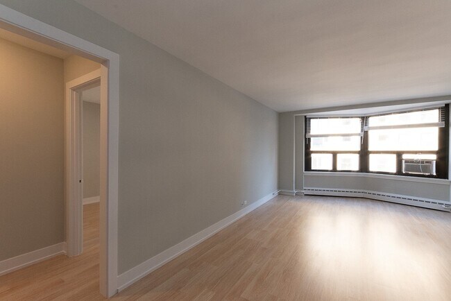 Foto del edificio - 448 W Wellington Ave