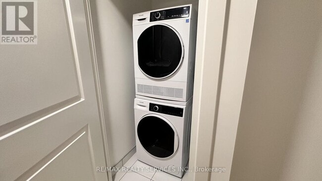 Building Photo - 15 Skyridge Dr