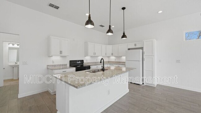 Foto del edificio - 895 E Mather St