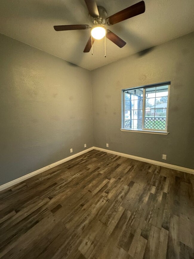 Foto del edificio - 3 bed /2 ba house - Olivehurst