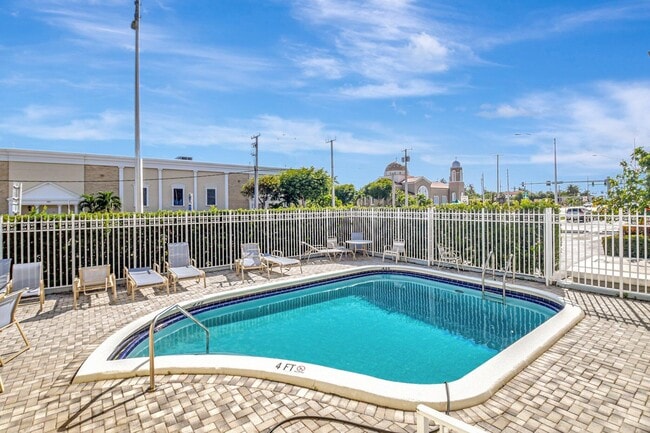 Building Photo - 3915 S Flagler Dr