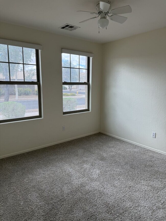 Foto del edificio - *Corner Lot* 4 Bedroom,2 bath in Power Ranch!