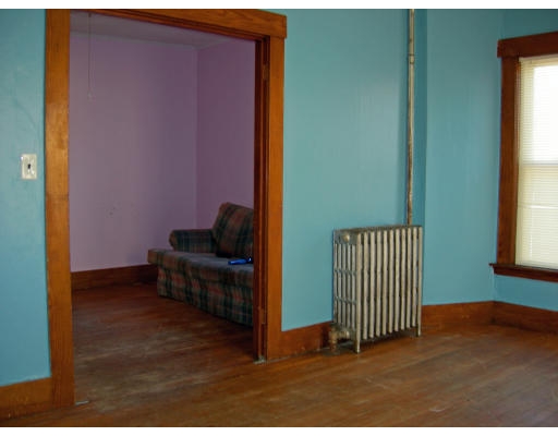 Building Photo - 482 Crescent St