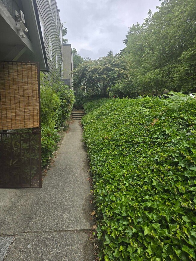 Foto del edificio - 240 S 152nd St