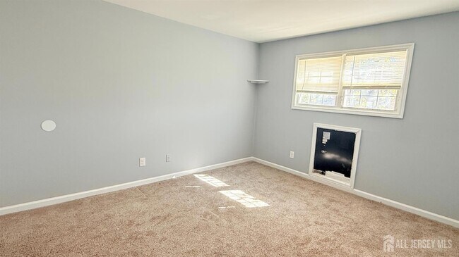 Foto del edificio - 396 College Dr