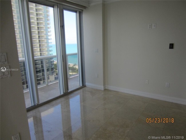 Building Photo - 9601 Collins Ave