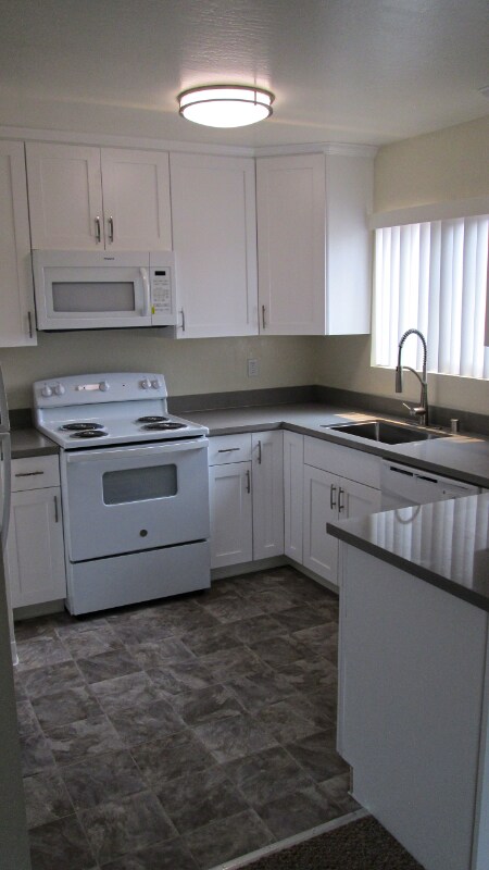 Building Photo - 3469 Agate Dr