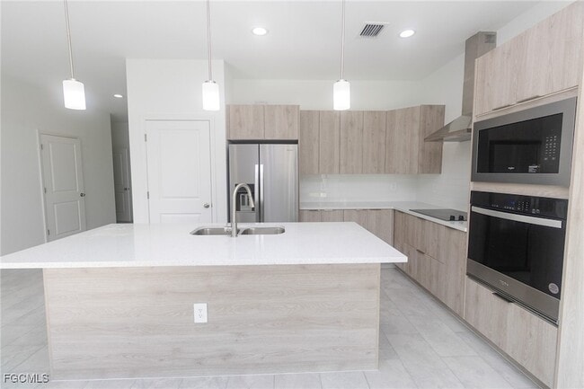 Building Photo - 1032 N Hilton Cir