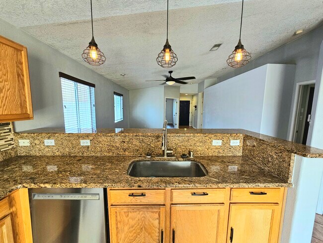 Foto del edificio - 10740 Stone Hollow Pl NW