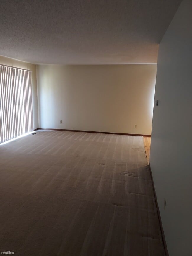 Building Photo - 3 br, 3 bath House - 1412 S Goebel Cir