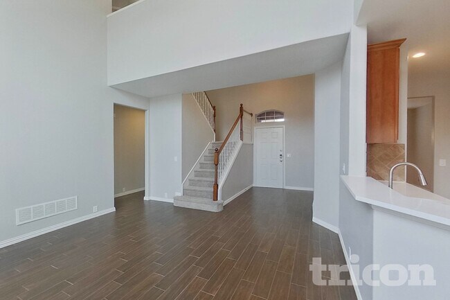 Building Photo - 2811 S Serrano