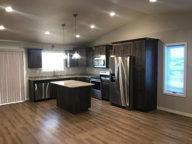 Foto del edificio - 4 Bed 2 Bath Single Family Home