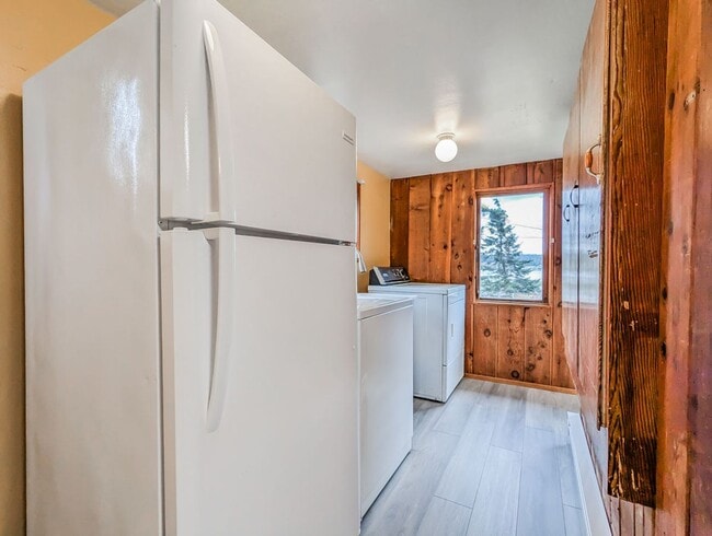 Building Photo - Rustic 3 bed 2 bath Mission Beach cabin home w/ Tulalip Bay views!