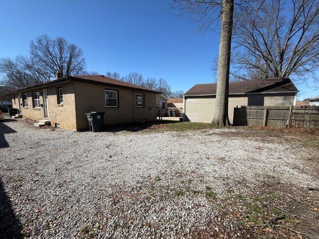 Foto del edificio - 805-807 Georgia Ave Akron OH 44306 MFH2 .T2