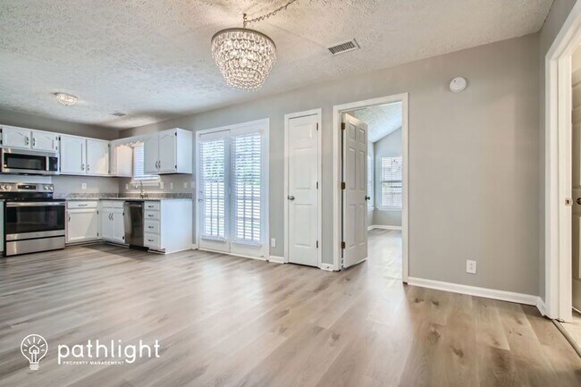 Building Photo - 7004 Penbrook Dr