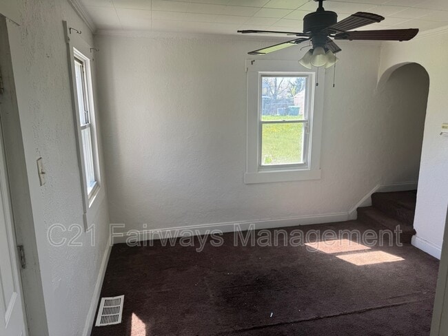 Building Photo - 877 Vankirk St