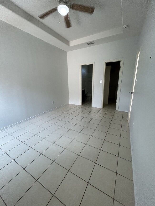 Building Photo - 3005 Diamondhead Ave
