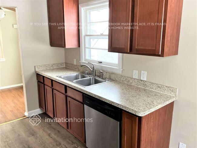 Foto del edificio - 875 Iroquois Ave