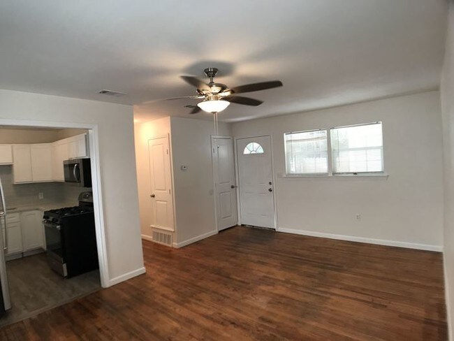 Foto del edificio - 1007 E Davis Ave