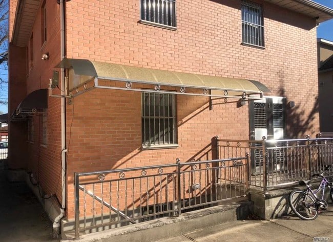 Foto del edificio - 47-32 Bowne St