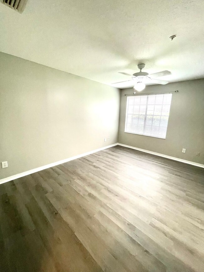 Building Photo - Beautiful Remodeled Condo for Rent