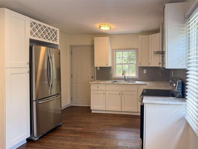 Foto del edificio - 2093 Verbena St NW