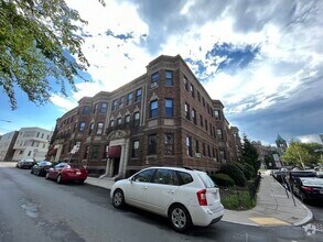 Building Photo - 39 Glenville Ave