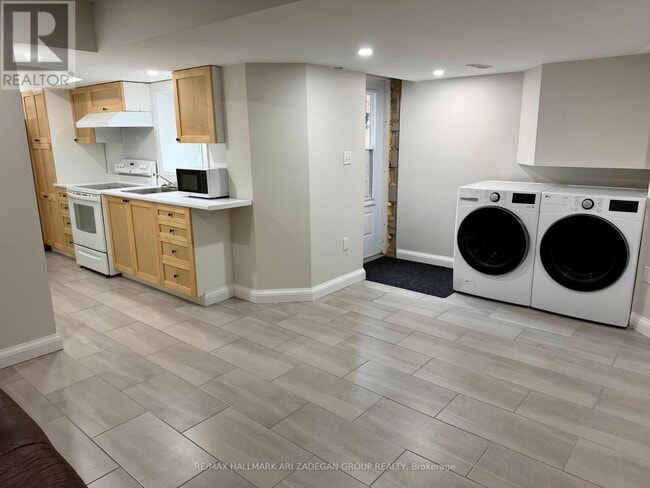Building Photo - 153 Queens Dr