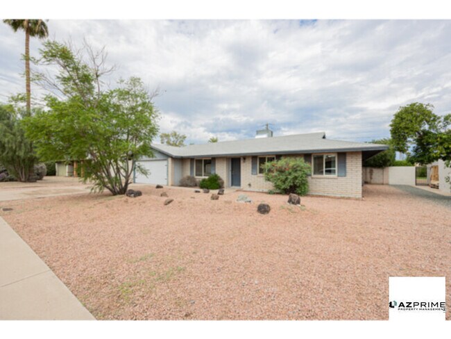 Building Photo - Gorgeous 3/2 Phoenix Home with Pool!
